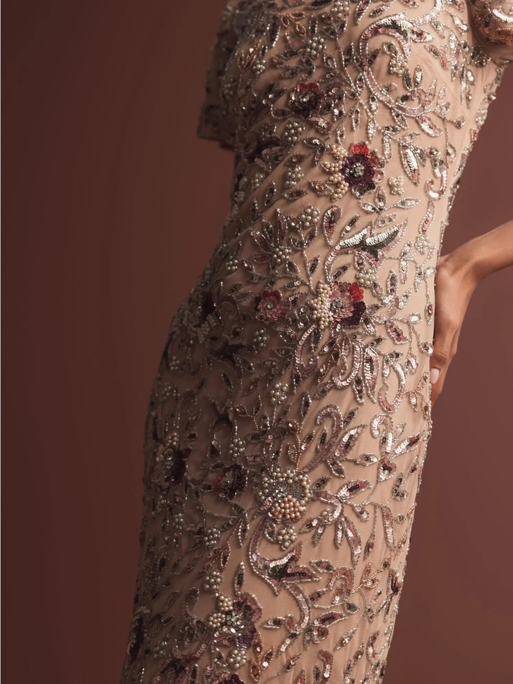 MAC DUGGAL
Beige Floral Embellished Short Sleeve Midi Dress - Picture 6 of 8